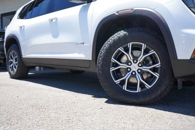 Used 2025 White Frost Tricoat GMC AT4 image 10