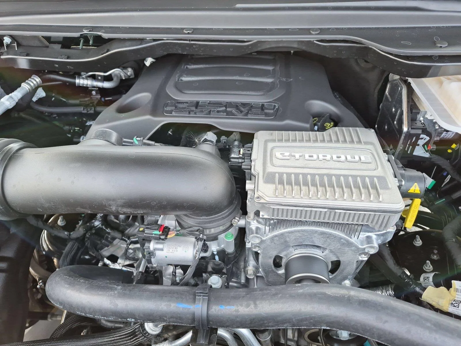 New 2026 Serrano-Green Metallic Exterior Paint RAM Laramie image 38