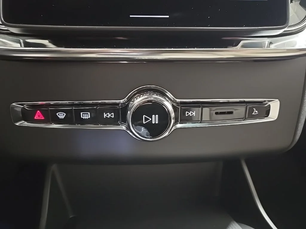 2026 Volvo XC90 Plus - Photo 17