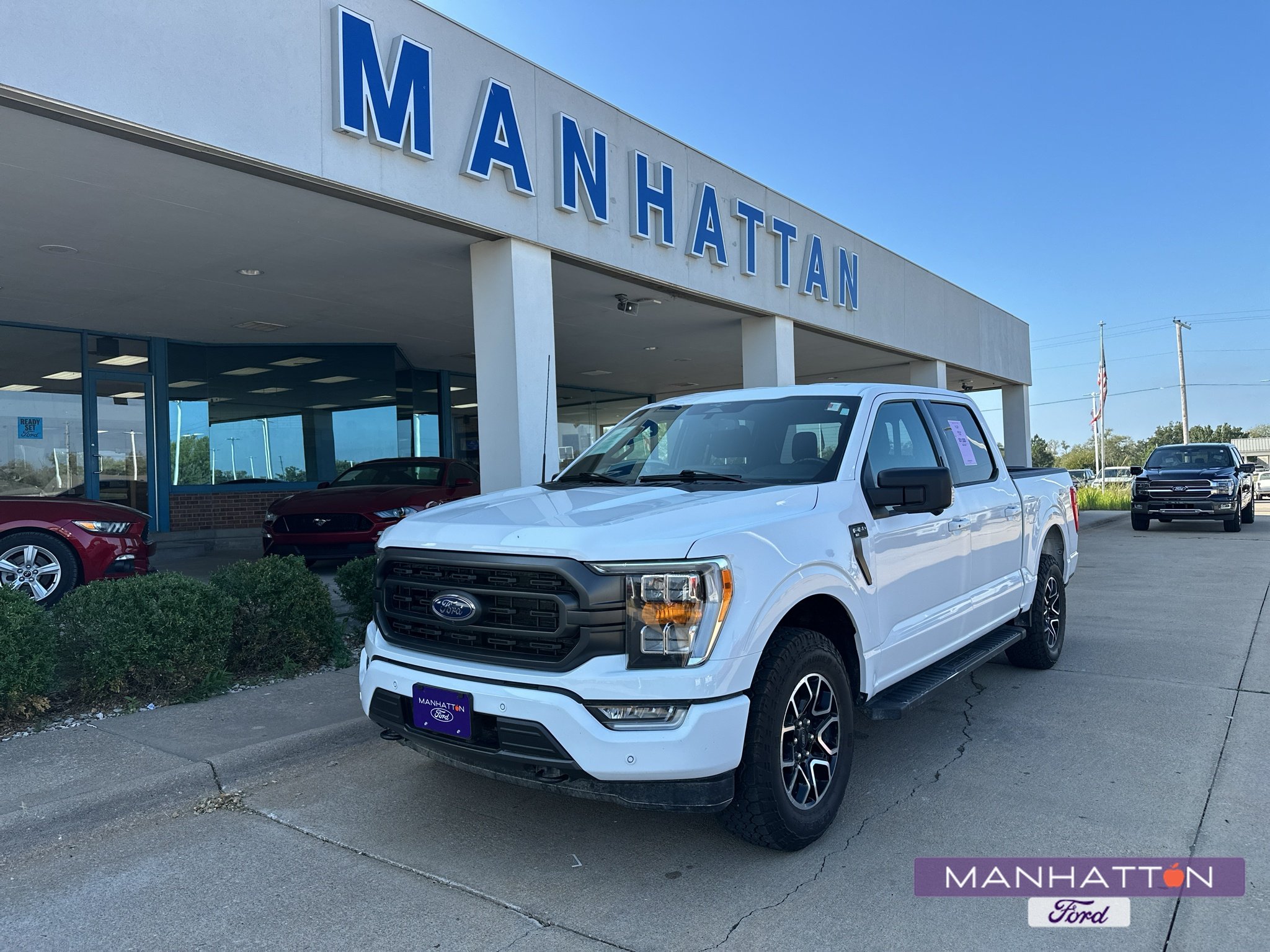 Used 2023 Oxford White Ford XLT image 1