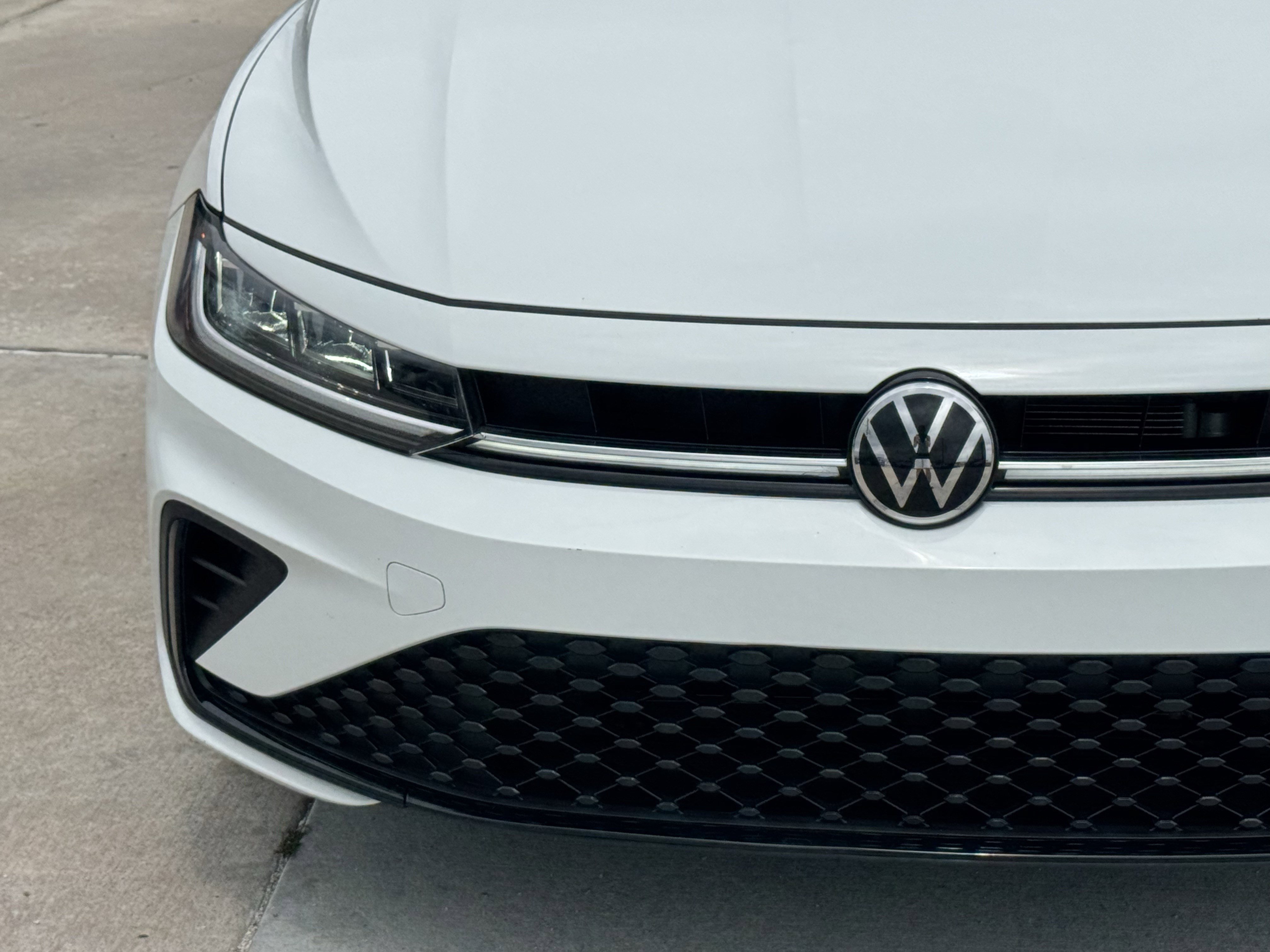 Used 2025 White Volkswagen Sport image 5