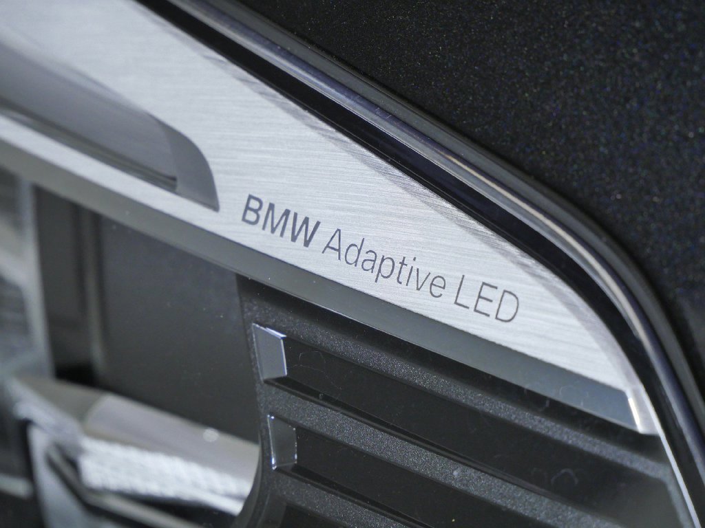 Used 2018 Black Sapphire Metallic BMW 540i xDrive image 5