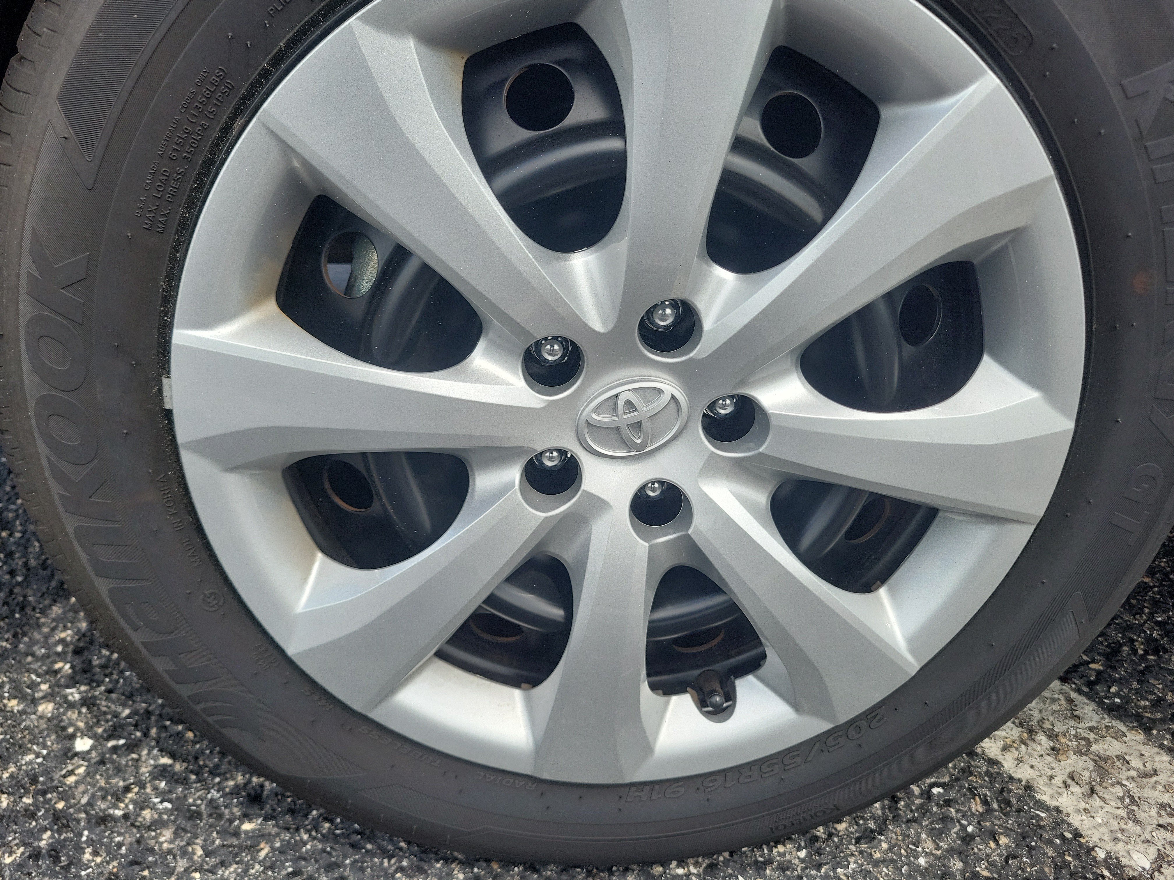 Used 2025 Pearl Toyota LE image 8