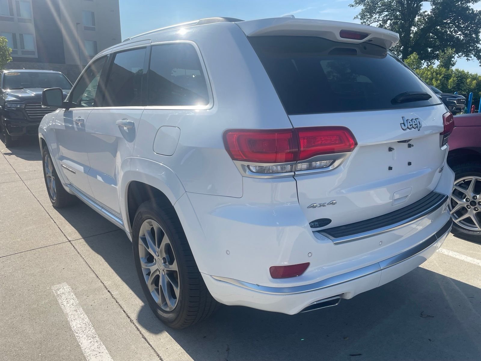 Used 2020 White Jeep Summit image 3
