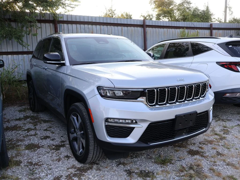 Used 2024 Silver Jeep Limited image 12
