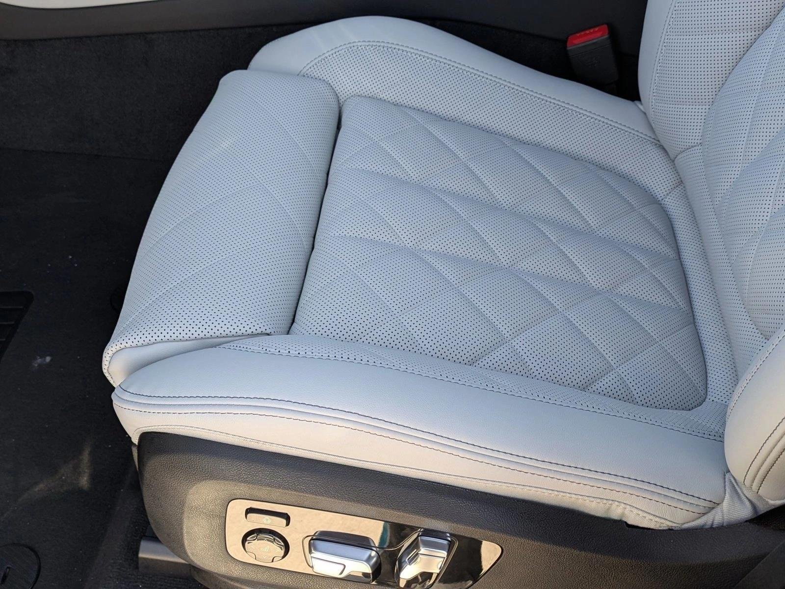 Used 2026 Macadamia Metallic BMW xDrive40i image 4