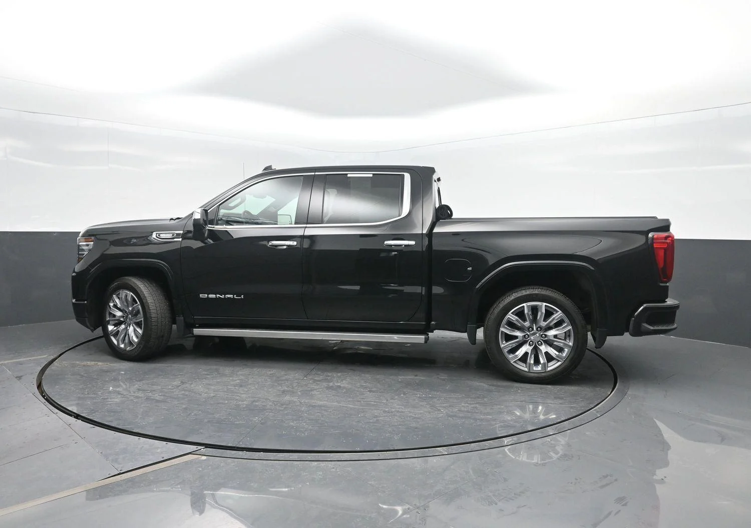 Used 2023 Onyx Black GMC Denali image 46