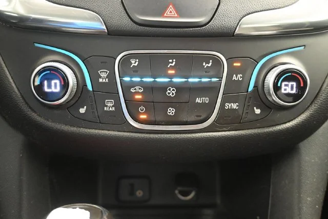 Used 2018 STORM BLUE METALLIC Chevrolet LT image 18