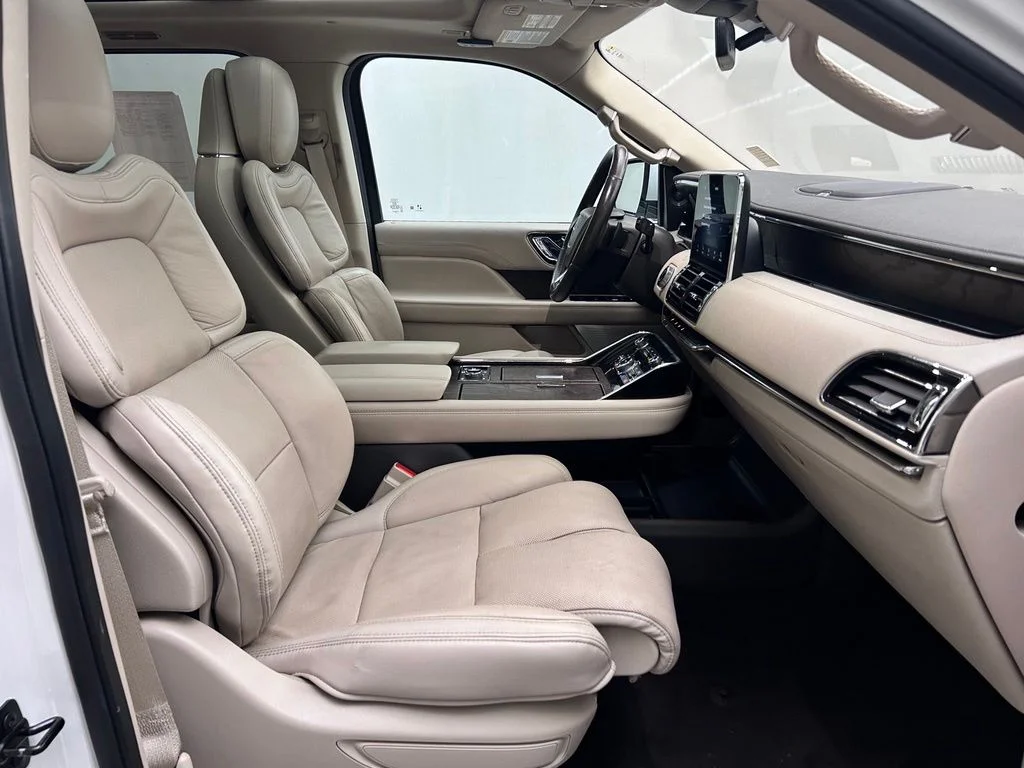 Used 2020 White Lincoln Reserve image 20