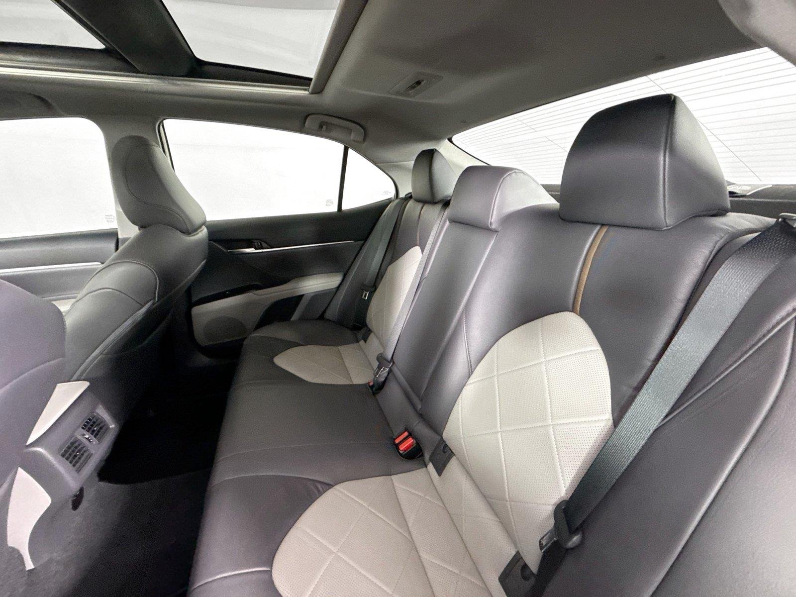 Used 2018 Predawn Gray Mica Toyota XLE image 30