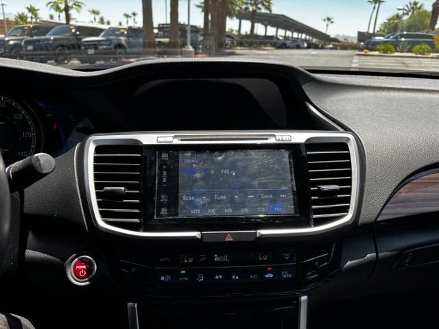 Used 2017 Lunar Silver Metallic Honda Touring image 12