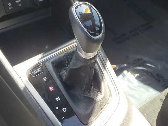 Used 2022 Blue Hyundai Limited image 30
