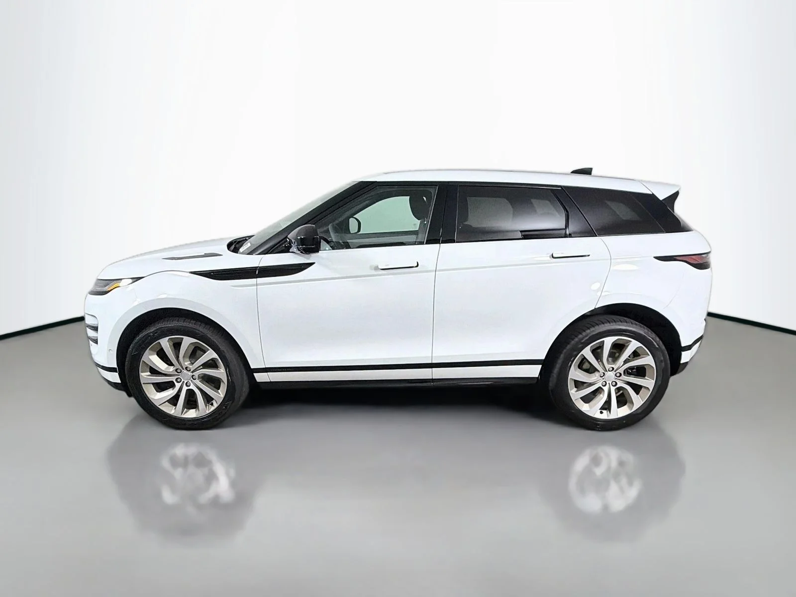 New 2026 Fuji White Land Rover Hoxton Edition image 2