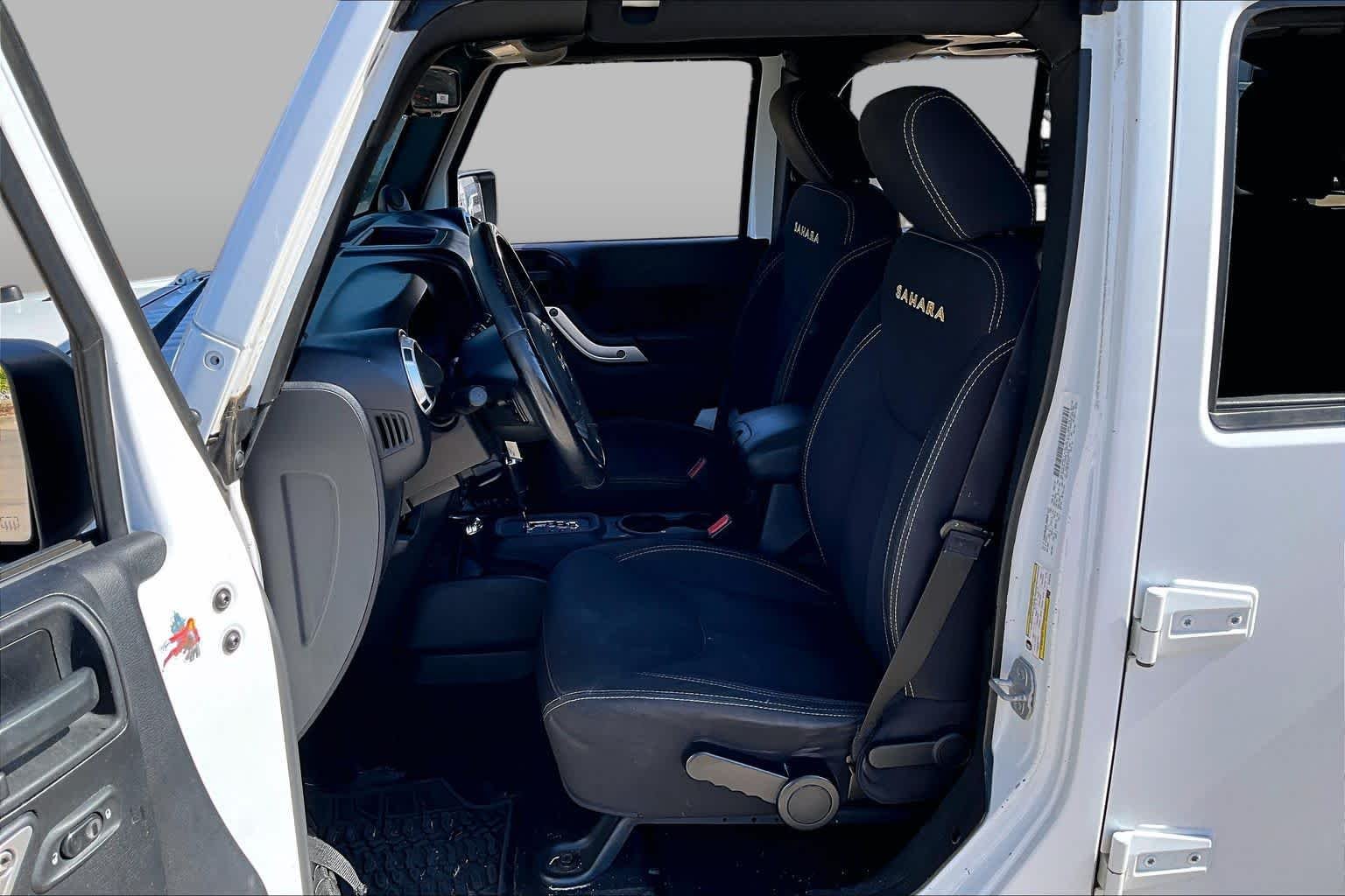 Used 2013 Bright White Jeep Sahara image 7