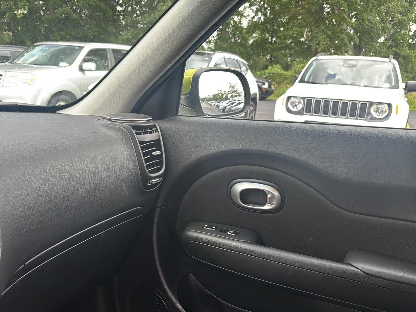 Used 2017 Alien II Kia + image 14