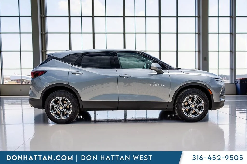 Used 2025 Gray Chevrolet LT image 36