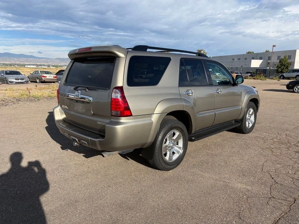 Used 2007 Gold Toyota SR5 image 5