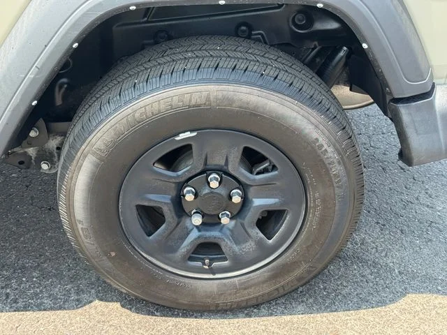 Certified Used 2022  Jeep Sport image 11