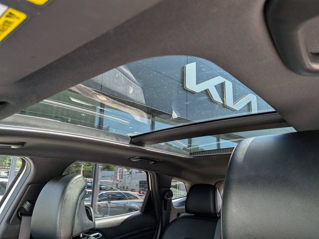 Used 2023 White Kia X-Line image 22
