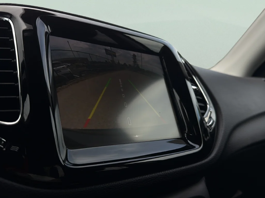 Used 2021 Diamond Black Crystal Pearlcoat Jeep Limited image 9