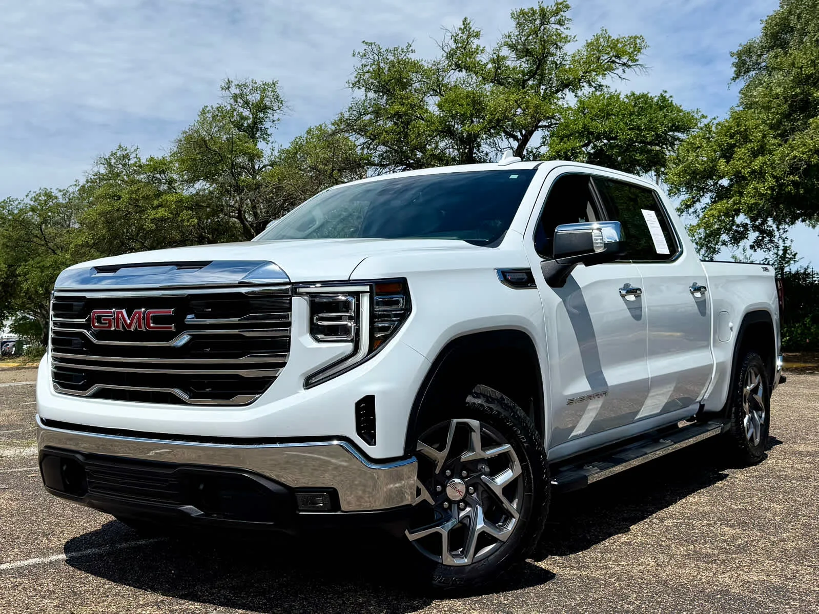 2026 GMC Sierra 4WD Crew Cab Short Box SLT's photo