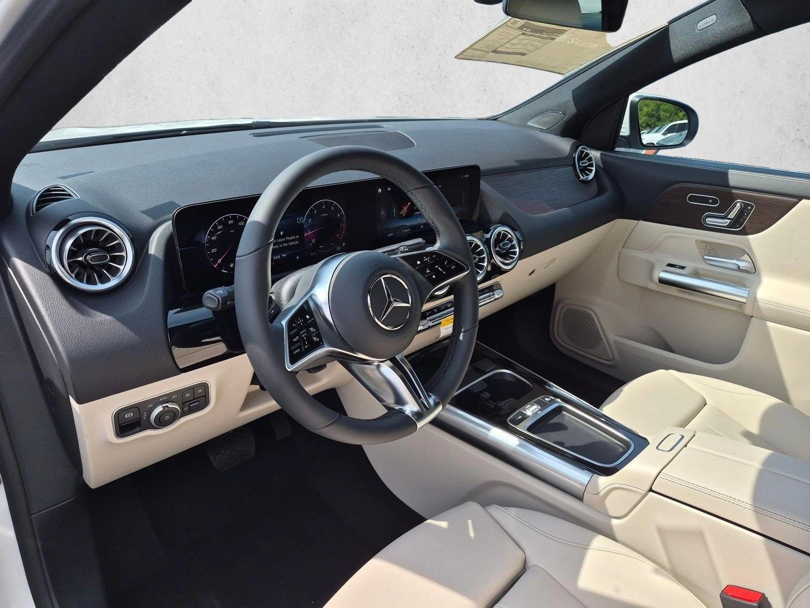 New 2026 Polar White Mercedes-Benz GLA250 image 3