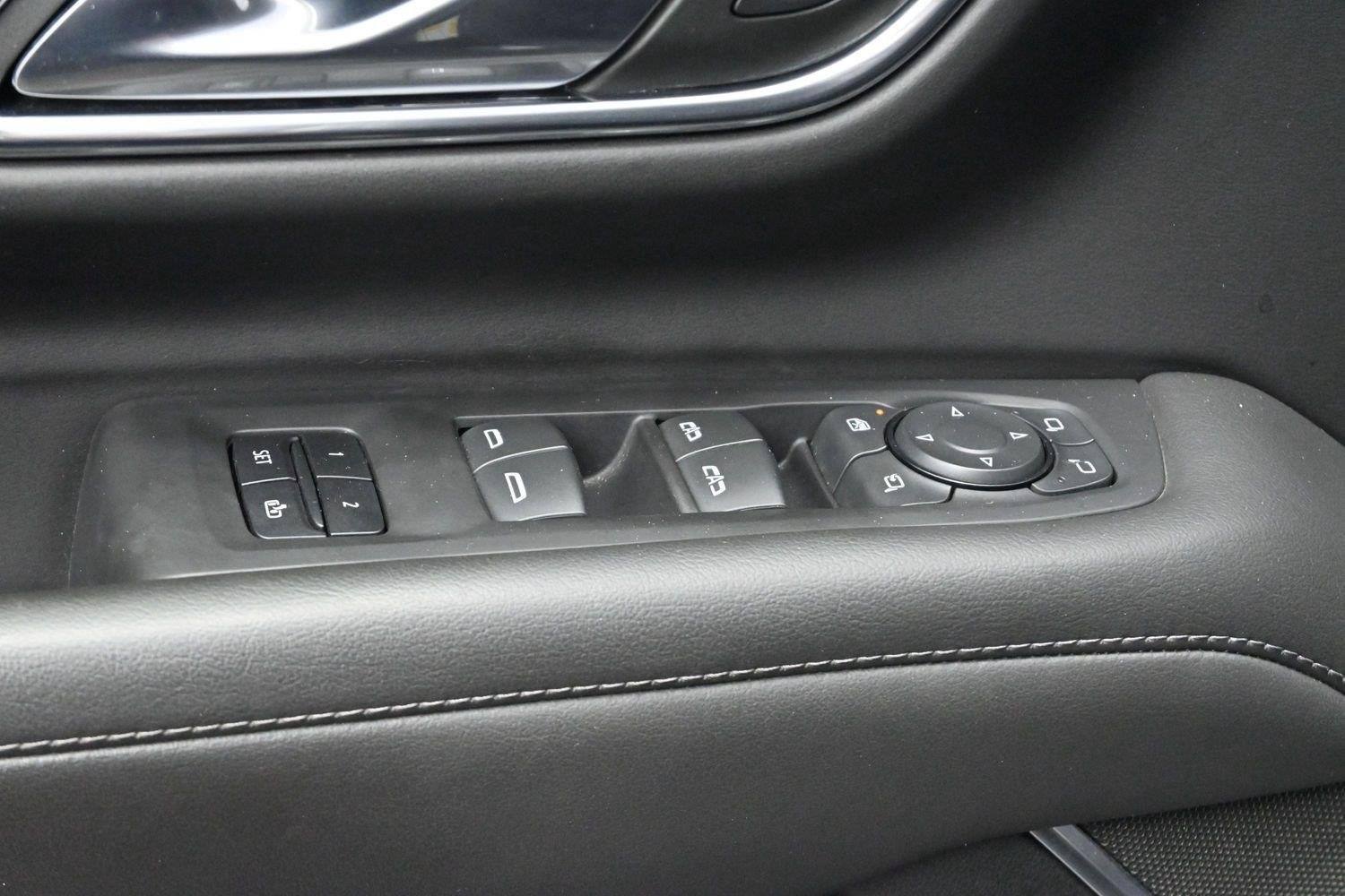 Used 2023 BLACK Chevrolet LT image 15