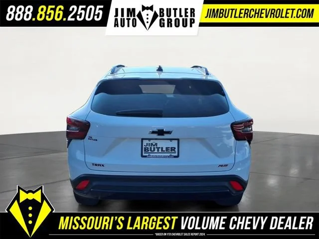 Used 2025 Summit White Chevrolet 2RS image 22
