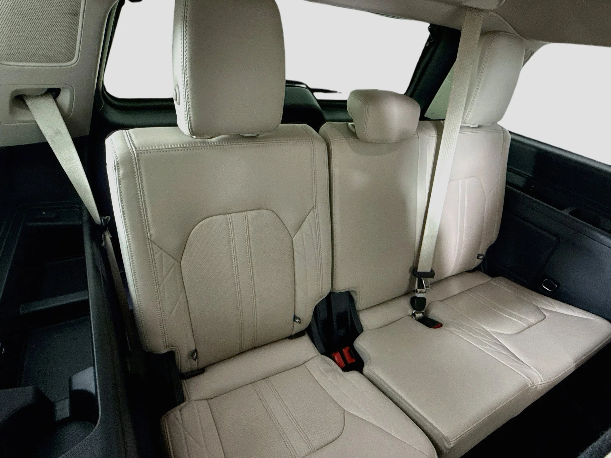 Used 2023  Ford Platinum image 30