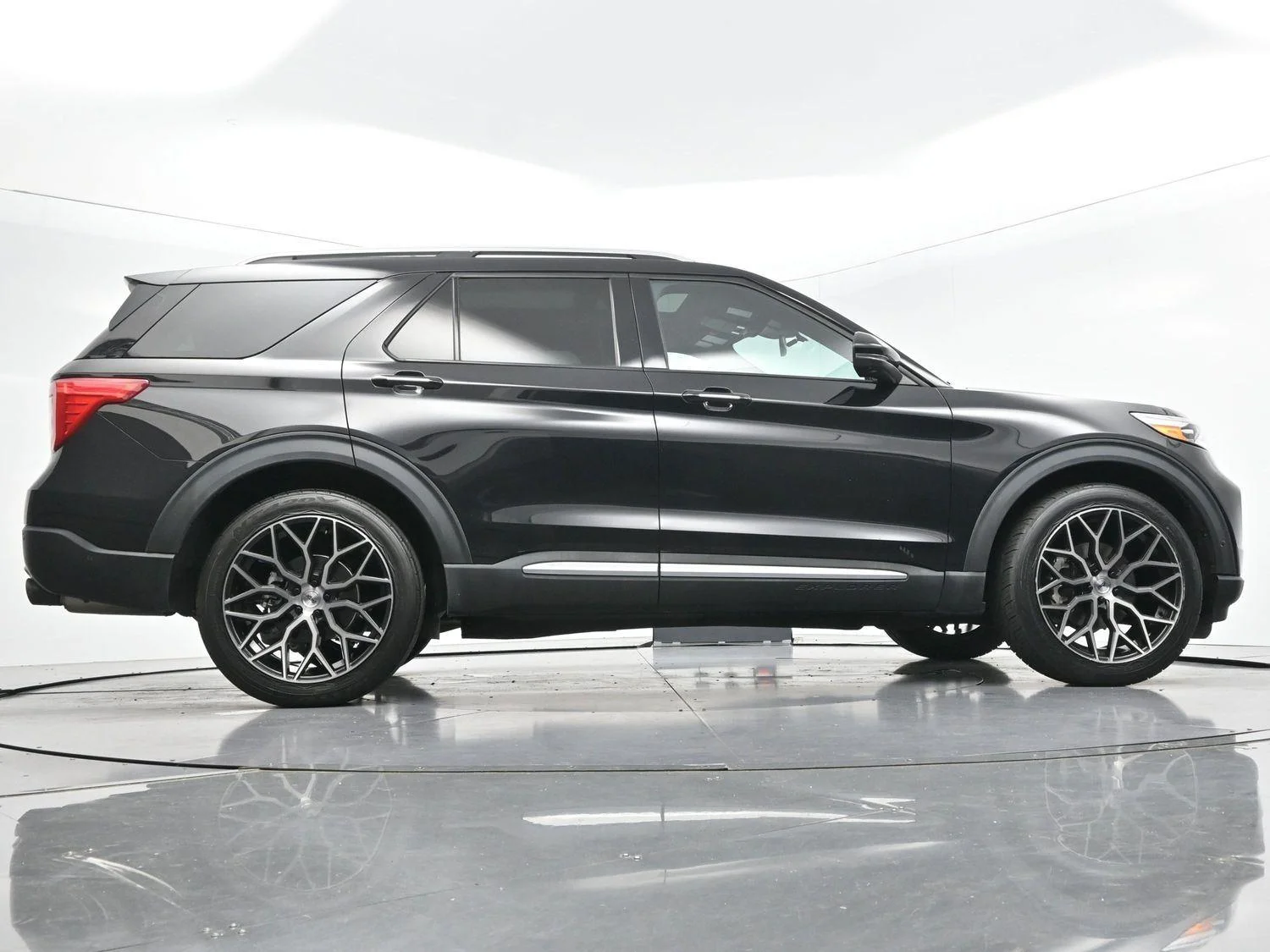 Used 2022 Agate Black Ford Platinum image 51