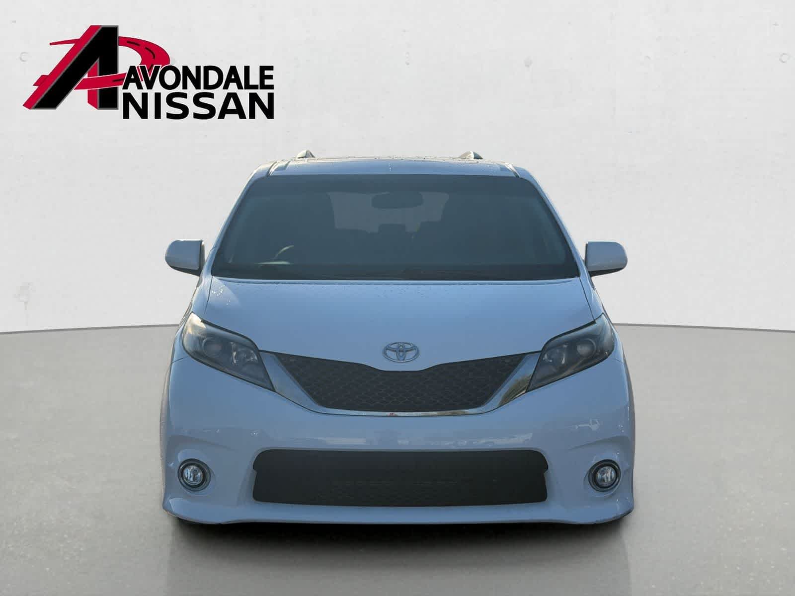 Used 2015 Super White Toyota SE Premium image 9