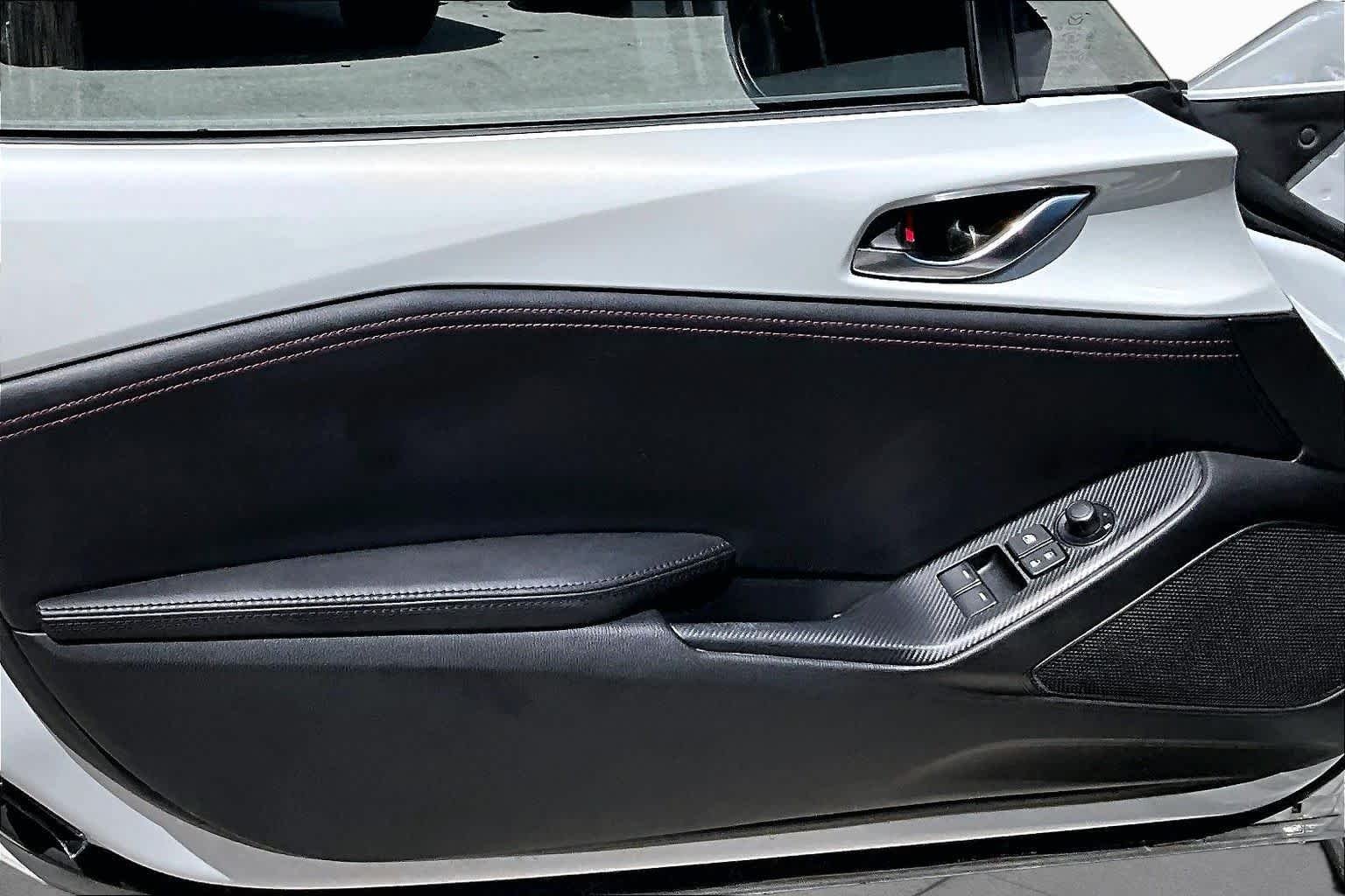 Used 2017 Ceramic Metallic Mazda Club image 22
