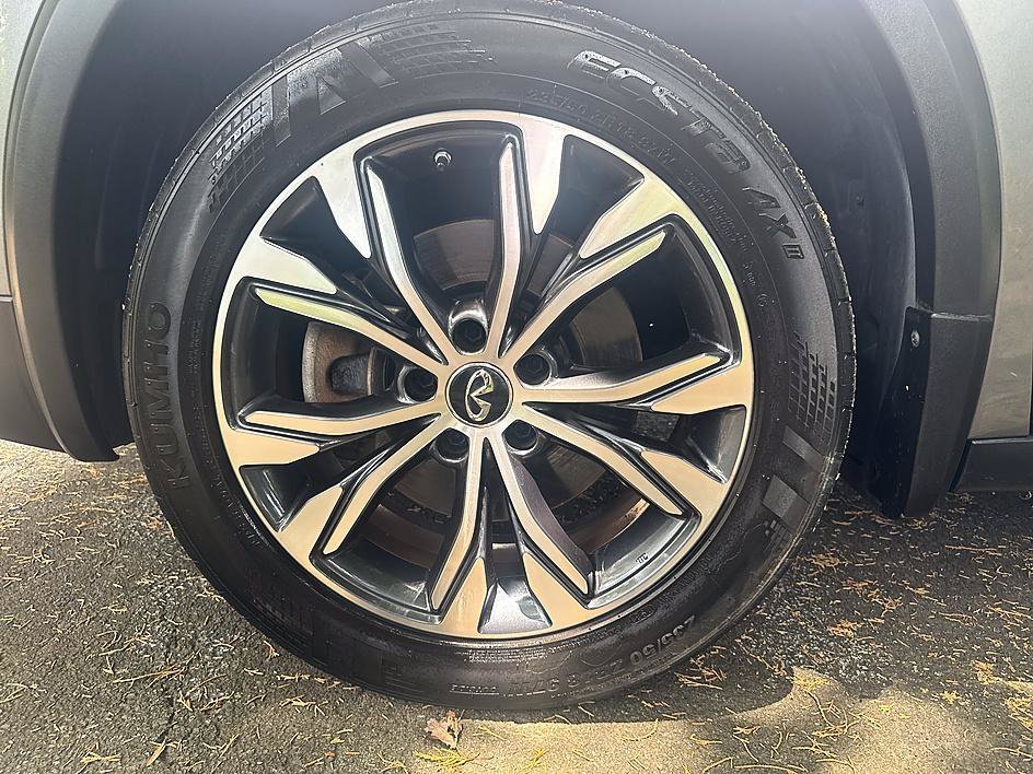 Used 2017 Graphite Shadow INFINITI Premium image 8