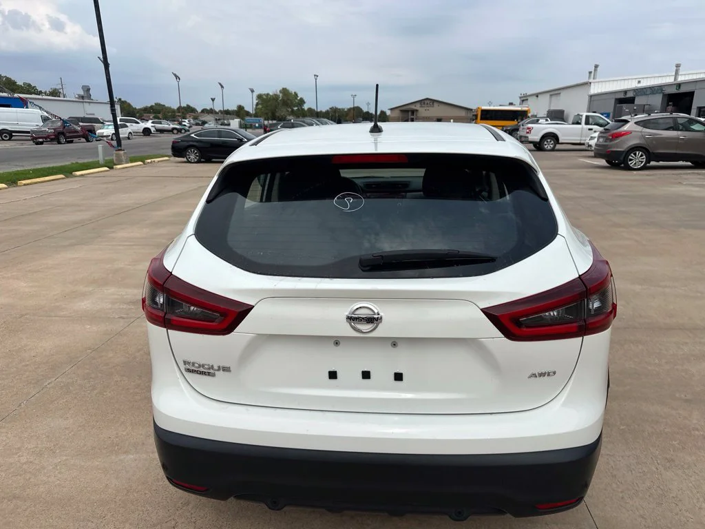 Used 2021 White Nissan S image 31