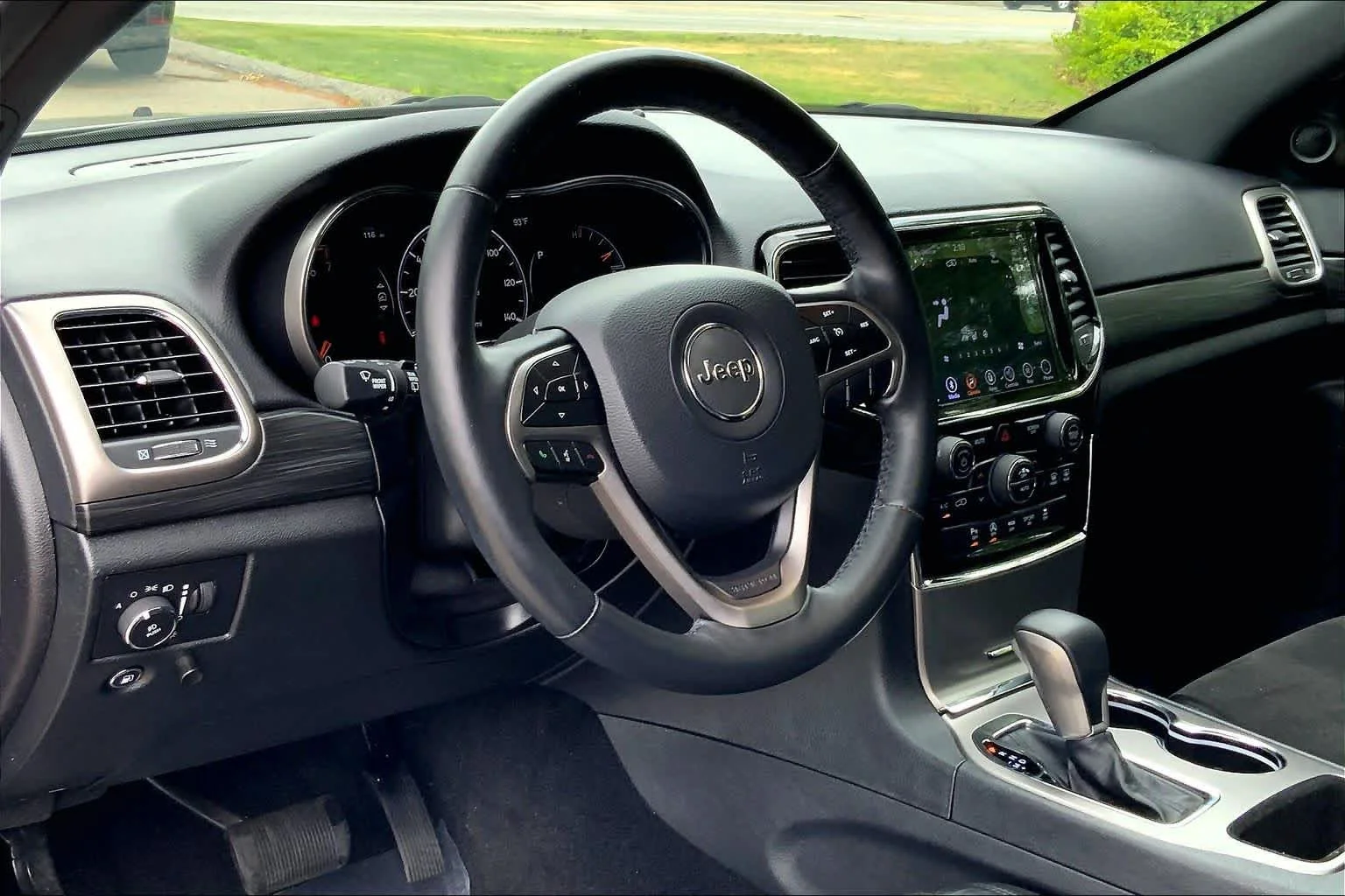 Used 2019 Sting-Gray Clearcoat Jeep Altitude image 17