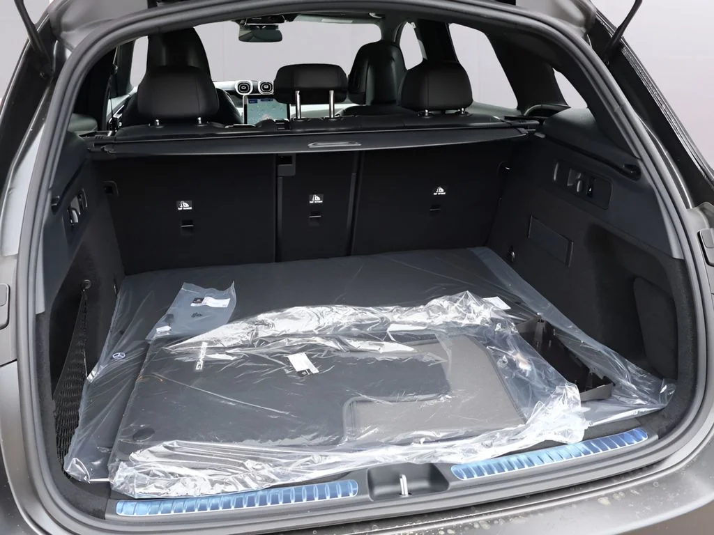 New 2026 MANUFAKTUR Graphite Gray Magno Mercedes-Benz GLC 300 image 17