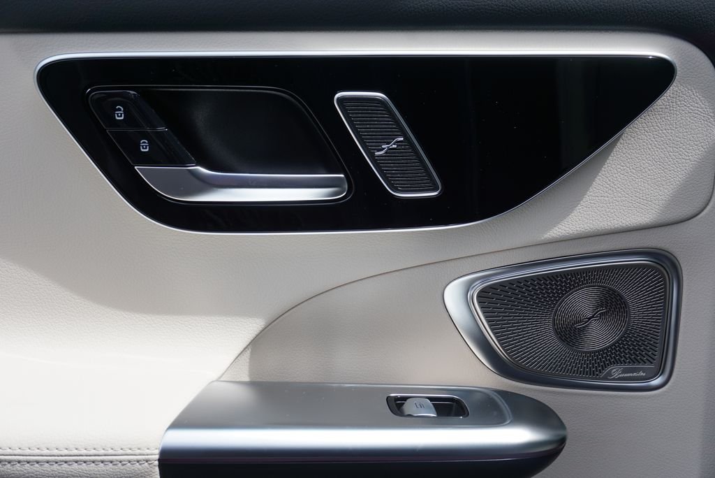Used 2025 Graphite Gray Metallic Mercedes-Benz C 300 image 46