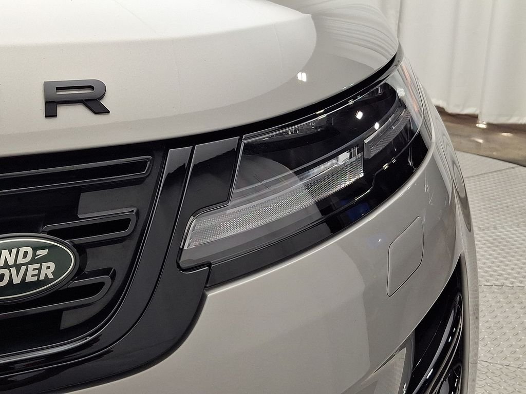 Certified Used 2026 Seoul Pearl Silver Met Land Rover Dynamic image 9