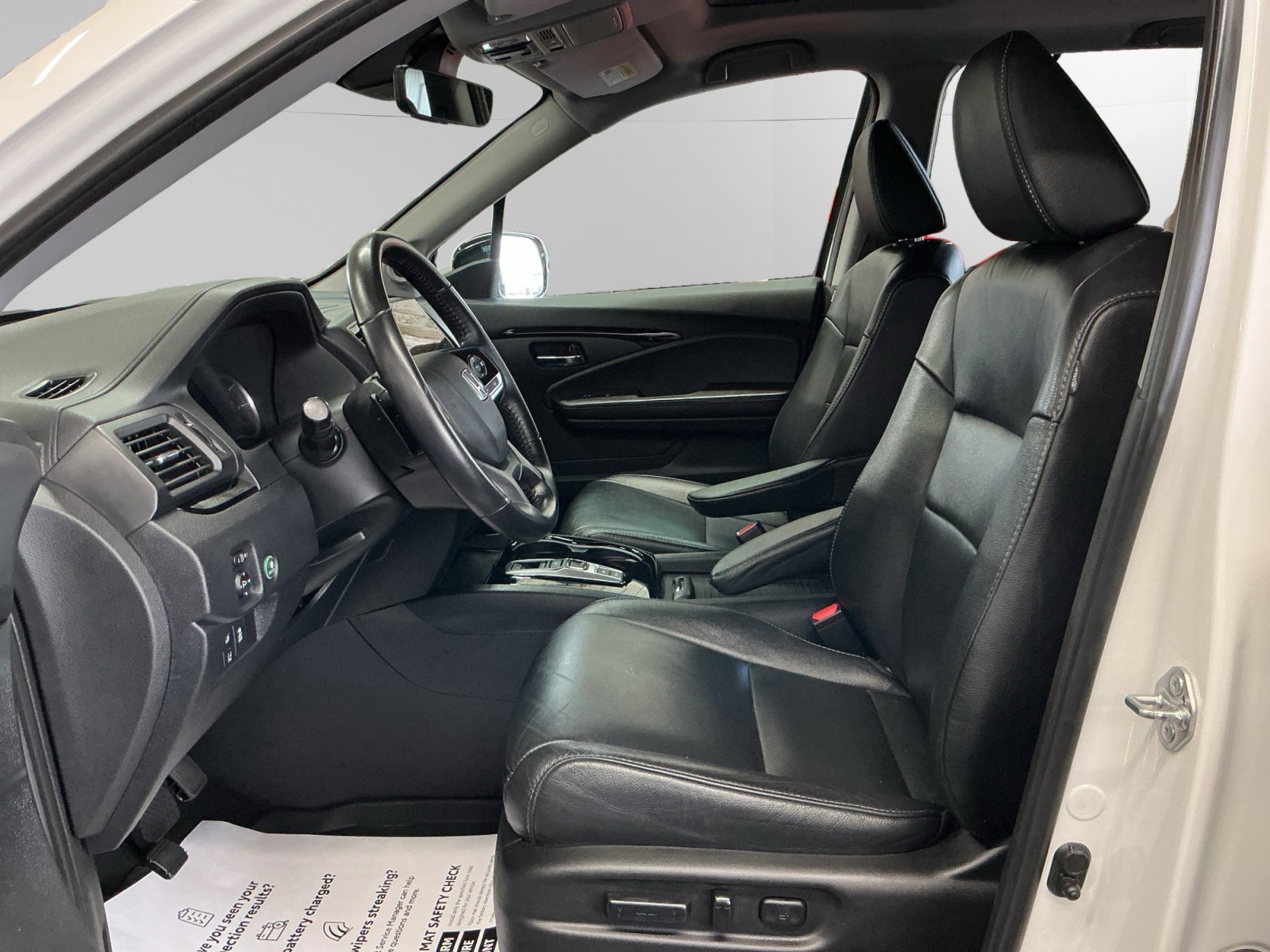 Used 2019 White Honda Touring 8-Passenger image 9