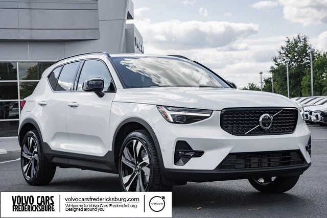 2026 Volvo XC40 B5 Ultra Dark AWD's photo