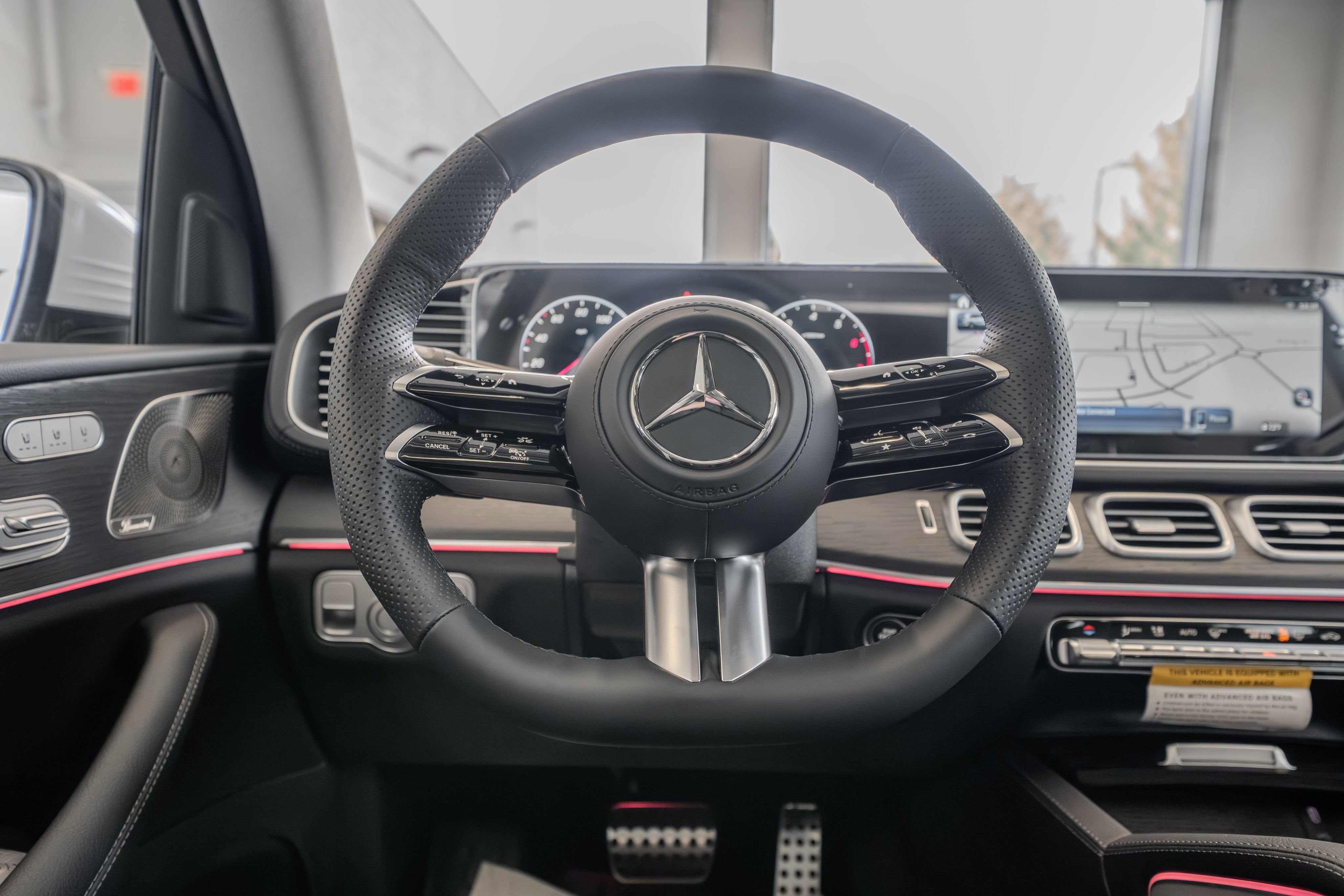New 2026 MANUFAKTUR Moonlight White Metallic Mercedes-Benz GLS 450 image 45