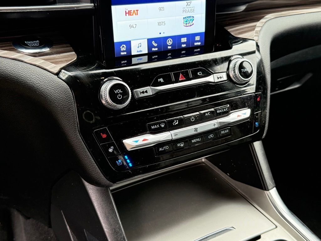 Used 2022 Green Ford Limited image 18