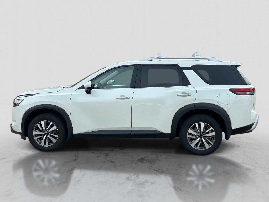 Used 2023 White Nissan SL image 4