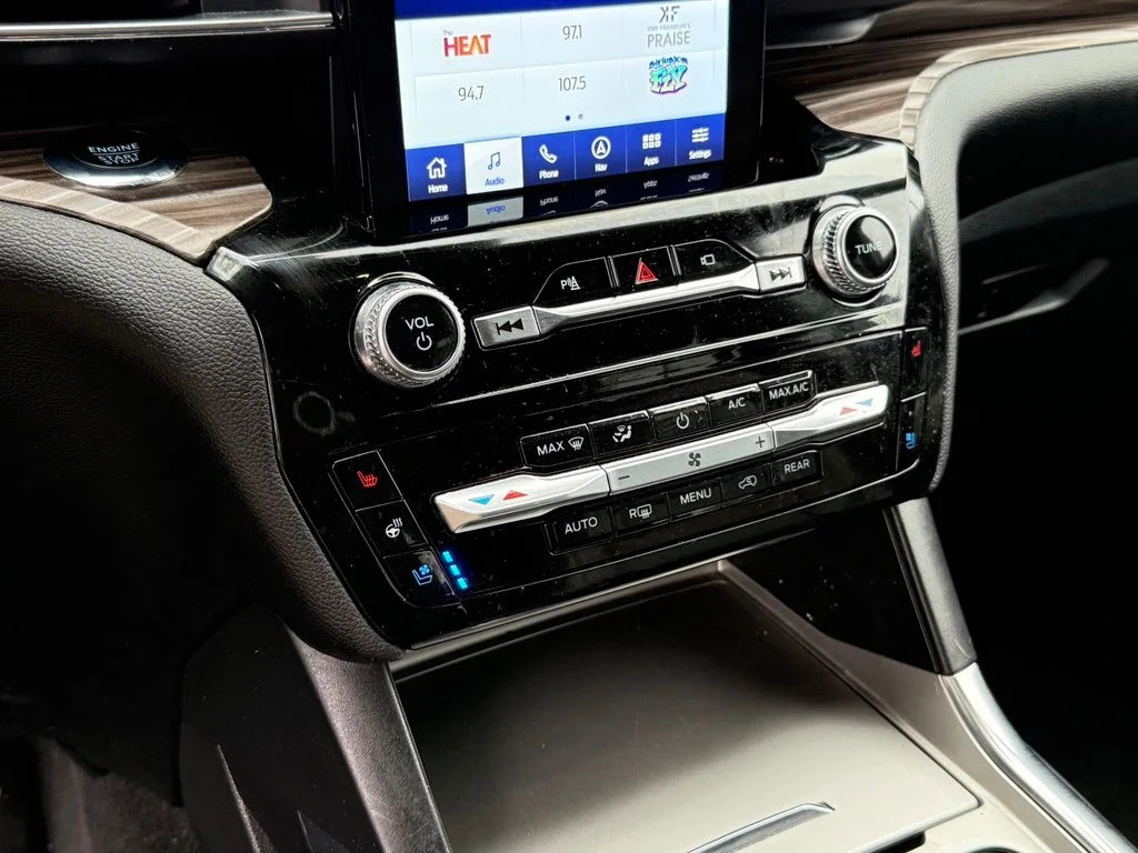 Used 2022 Green Ford Limited image 18