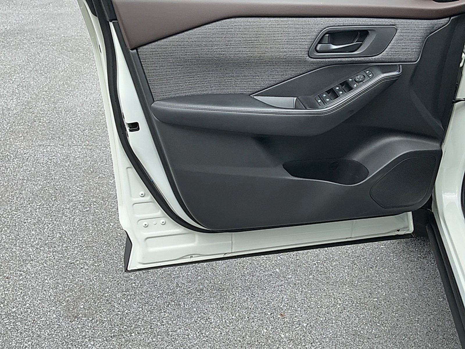 Used 2022 Glacier White Nissan S FWD image 6
