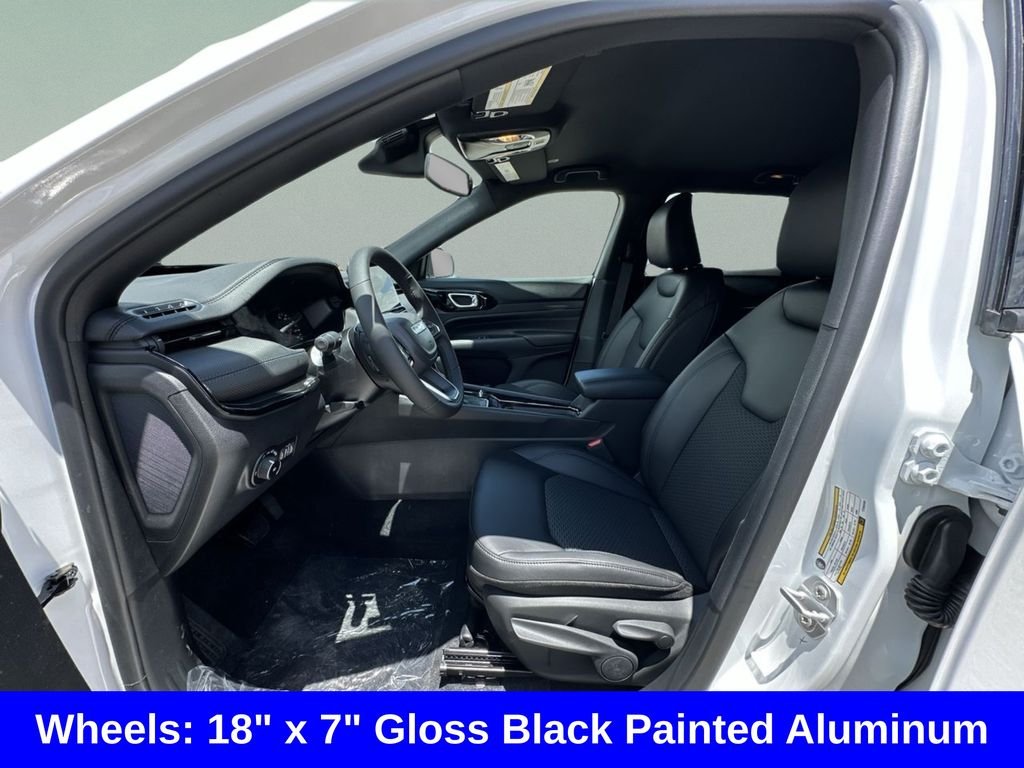New 2026 Bright White Clear-Coat Exterior Paint Jeep Latitude image 10