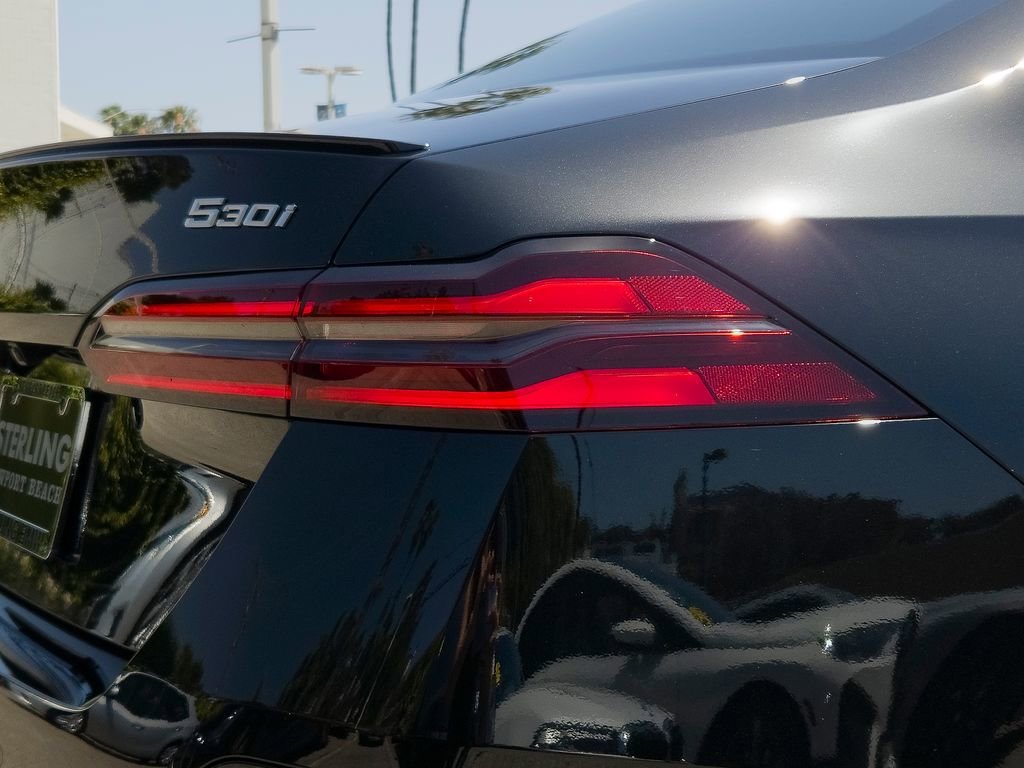 New 2026 Black Sapphire Metallic BMW 530i image 5
