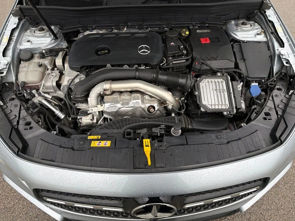 Used 2025 Silver Mercedes-Benz GLB 250 image 22