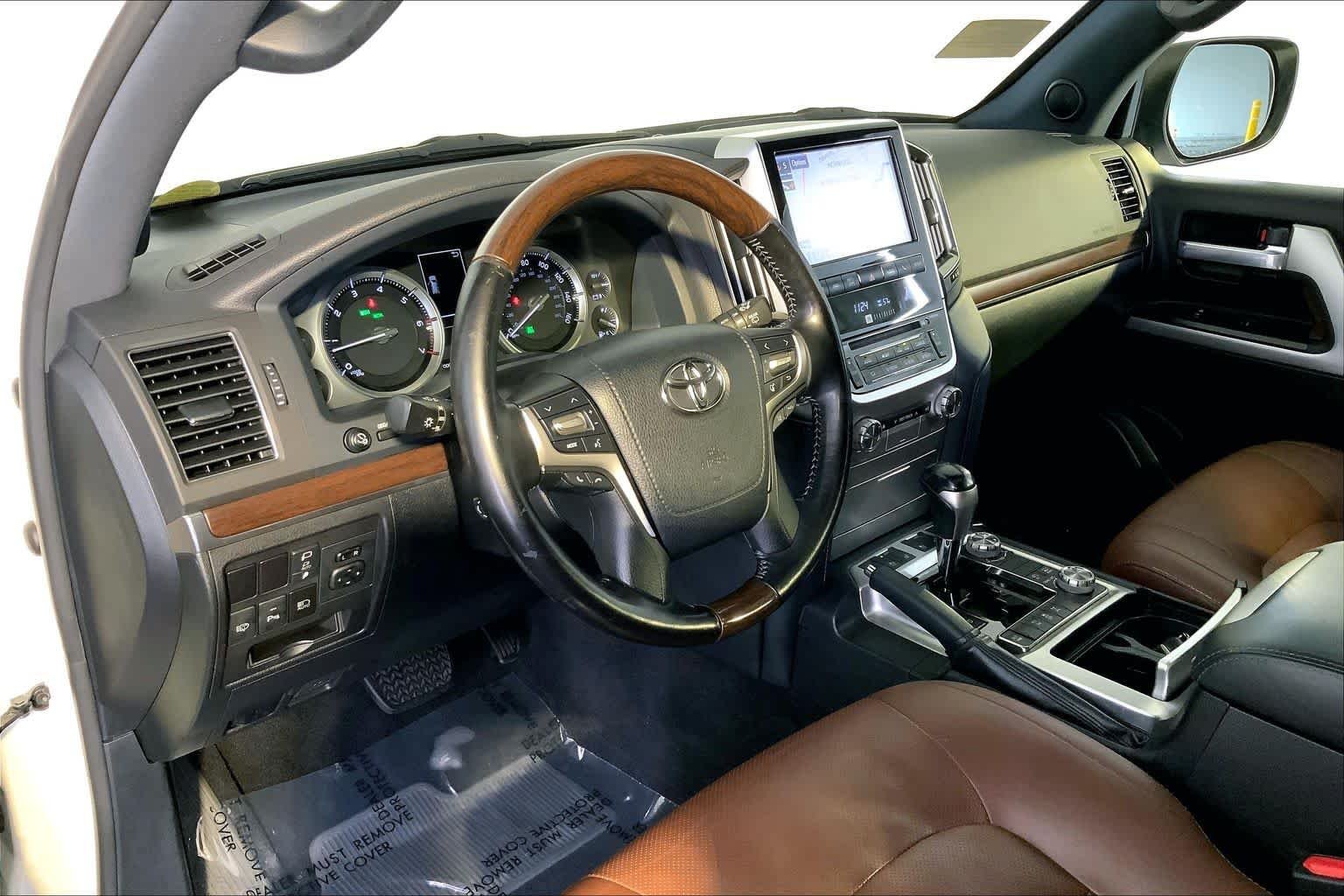 Used 2019 Blizzard Pearl Toyota  image 18