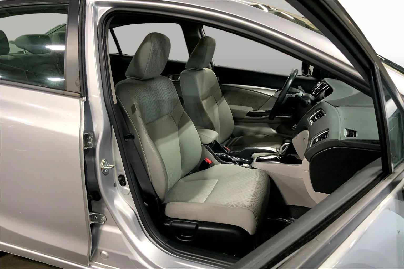 Used 2015 Alabaster Silver Metallic Honda EX image 9